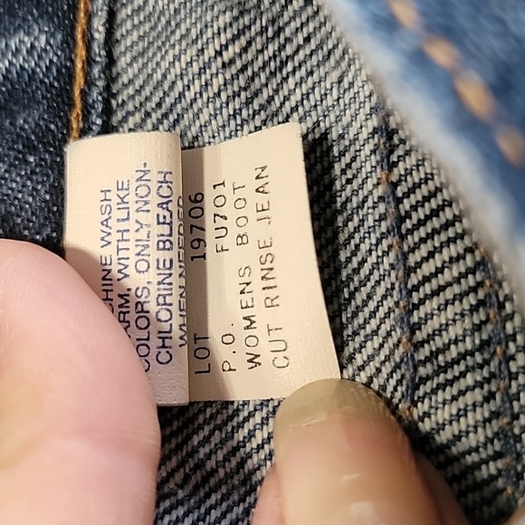 Old Navy Size 6 Bootcut Raw / Chewed Hem Medium Wash Blue Jean, Gently Used Cond - Picture 4 of 15